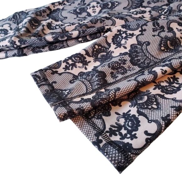 FABLETICS High-Waisted Lace Powerhold 7/8 Leggings Pink Black XS - Picture 10 of 15